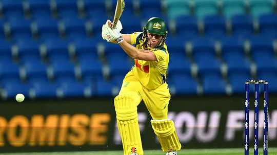 Mooney, King guide Australia to easy win