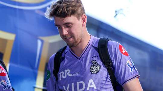 Green to play as pure batter for short period after minor back complaint