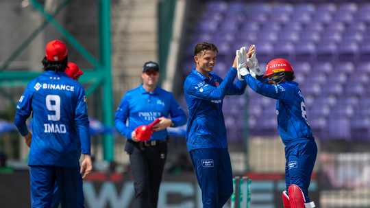 Spinners, Conway lead Islamabad's rout of Qalandars