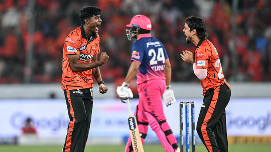IPL Pulse: Clearing aisles and ditching the gloves