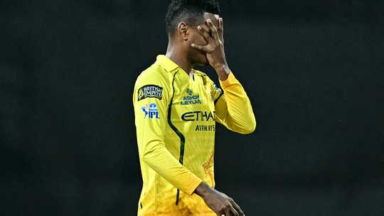 Hosein's Powerplay punch floors MI