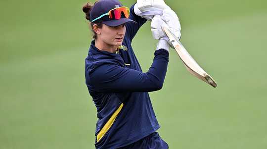 Wolvaardt whacks India, but support needed