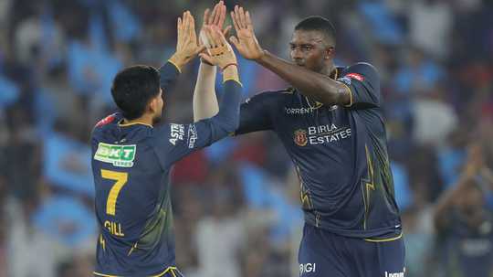 GT huff and puff in chase after bowlers shine