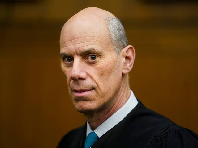 US appeals court blocks contempt case over Trump deportation flights