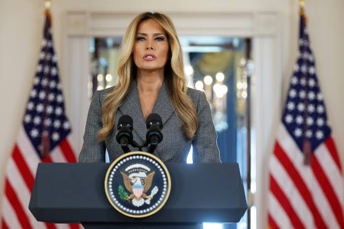 Melania Trump denies all but “casual” ties to Epstein and Maxwell