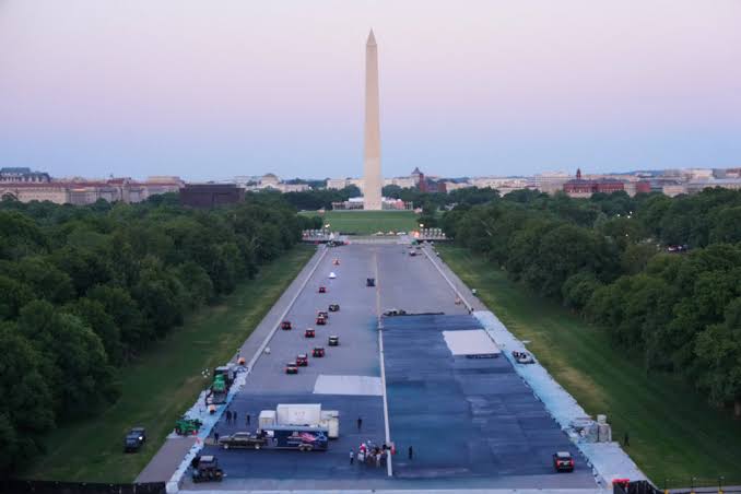 Trump drives across Lincoln Memorial Reflecting Pool to inspect blue coating he's adding