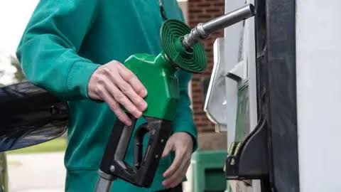 Oil prices ease as US seeks reopening of the Hormuz Strait