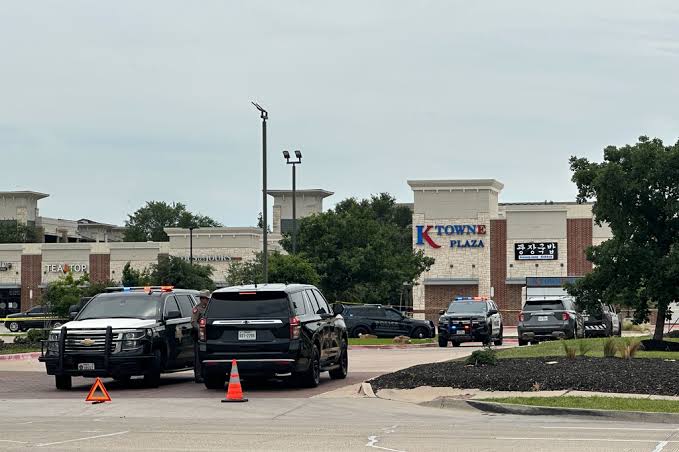 2 dead, 3 injured after shooting at Texas mall