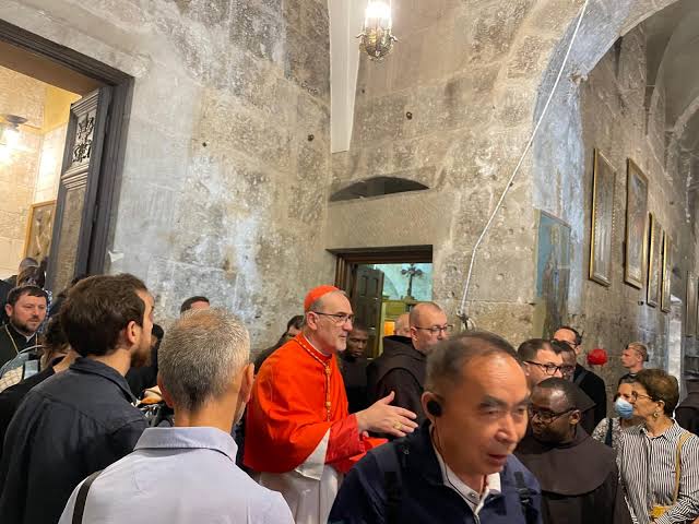 Police, Catholic patriarchate reach agreement on prayer at Holy Sepulchre after cardinal blocked