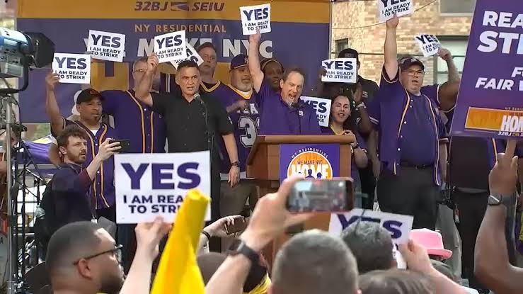 NYC building workers with 32BJ reach agreement with Realty Advisory Board to avert strike