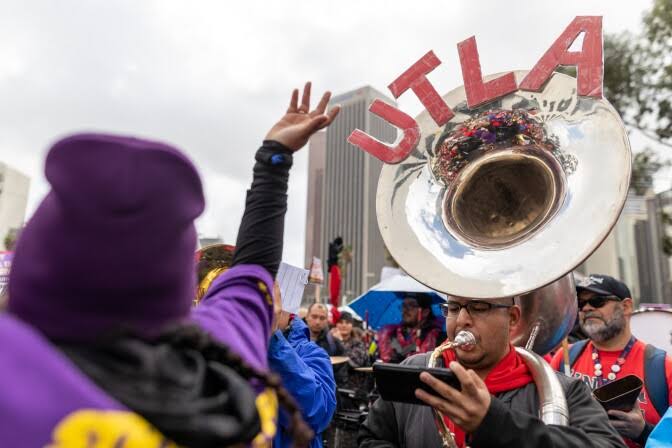 LAUSD reaches labor deals with teachers, principals. But schools could still be closed Tuesday