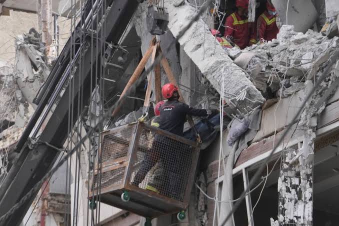 Live updates: Iran warns the US against a ground invasion as regional powers meet in Pakistan