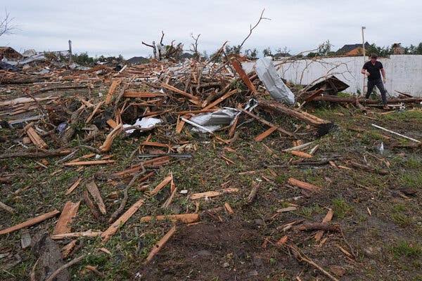 Weather Service Races to Rehire as Storm Season Arrives