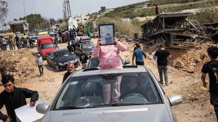 Live Updates: Thousands of Lebanese Try to Head Home After Israel-Lebanon Truce