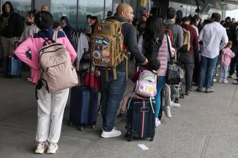 Trump signs executive order instructing DHS to immediately pay TSA agents