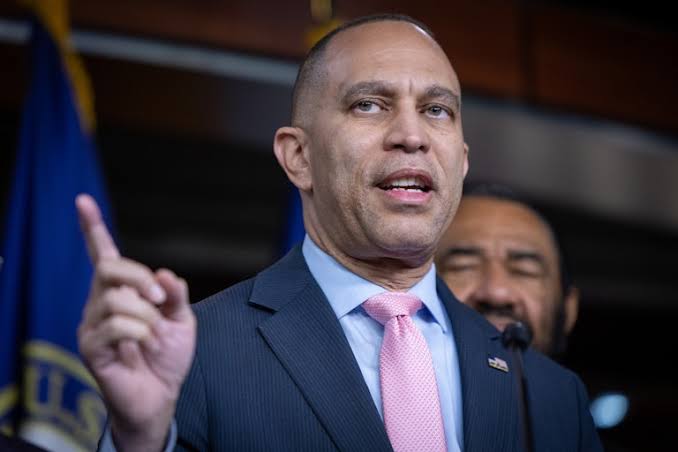 Hakeem Jeffries Brings New York Into Trump’s Gerrymandering Fight