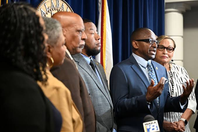 In redistricting fight, Alabama Democrats and civil rights groups turn to a state amendment