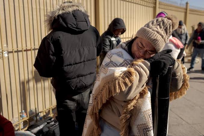 Appeals court clears way for U.S. to reopen border for asylum seekers