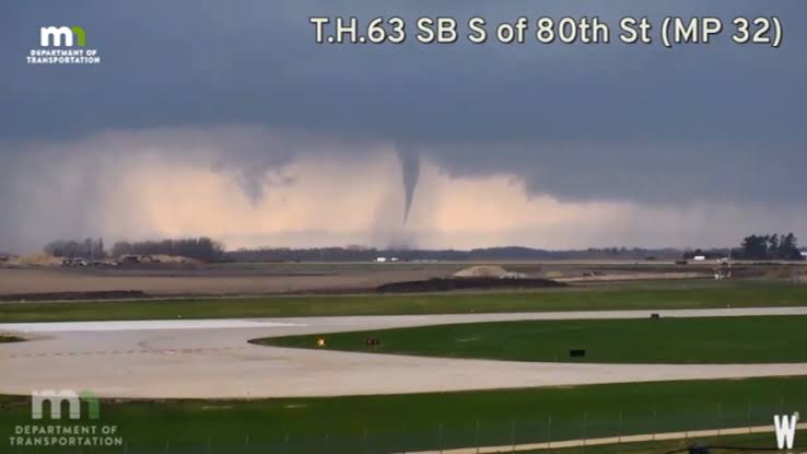 Tornado outbreak strikes central US