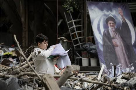 Middle East crisis live: Trump extends ceasefire but US and Iran at loggerheads over port blockade