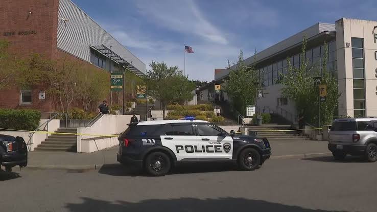 Boy, 16, charged for stabbing at Foss High School that injured 4 students, security guard