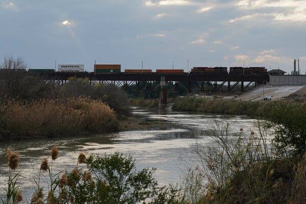 6 Bodies Found in a Boxcar in Texas, Officials Say