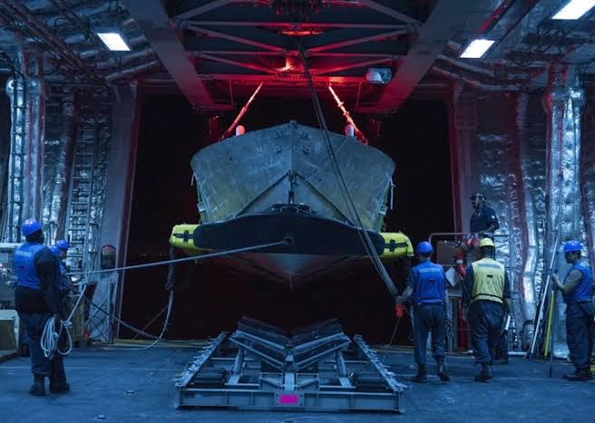 UPDATED: Two U.S. Warships Sail Through Strait of Hormuz to Establish New Route for Merchant Ships