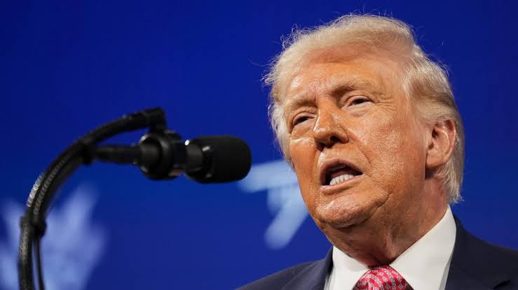 DOJ, rejecting decades-old law, says Trump can keep his presidential records