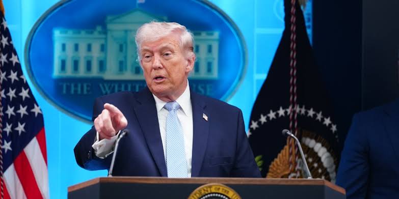 Trump Says U.S. Will Help Deal With Strait of Hormuz Traffic