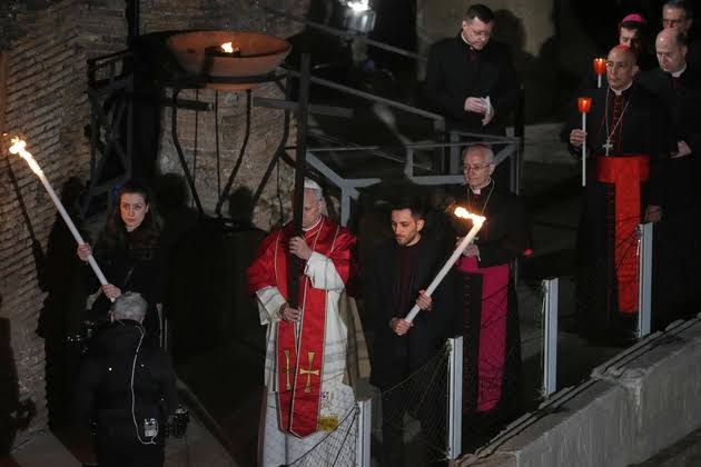 Pope Leo XIV carries cross for full Good Friday procession, the first pontiff to do so in decades