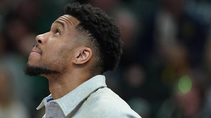 Sources: NBA investigating Bucks after Giannis says he's healthy