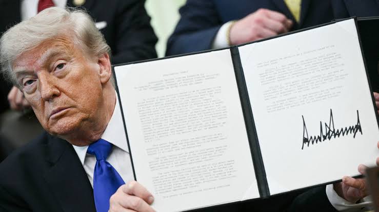 Trump signs order expanding access to retirement accounts