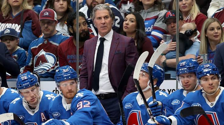 Avs coach Bednar taken to hospital after being hit by puck