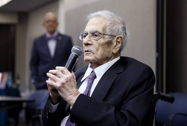 Barney Frank, entering hospice care, embarks on a final act: Taking on the left