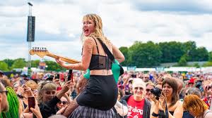 “Because it is my neck and brain, our hands are tied”: Phoebe Lunny reveals neck fracture and "acute brain injury" forcing Lambrini Girls to pull out of Coachella