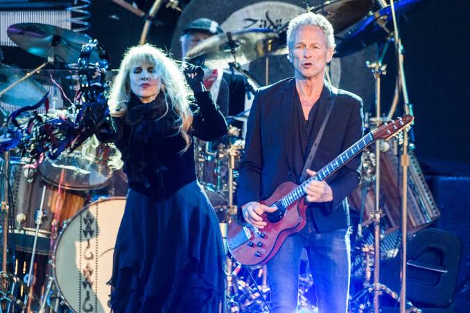 Lindsey Buckingham Has Made Peace With Stevie Nicks. Five Scenarios for Their Future Together