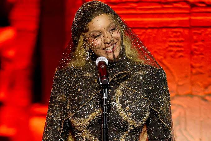 Beyoncé's Second 2026 Met Gala Look Was Covered in Crystals and Featured 318,0000 Stitches of Embroidery