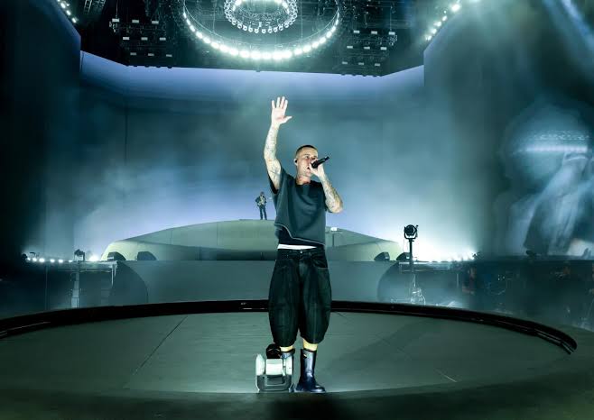 Justin Bieber (and his laptop) headline Coachella Night 2