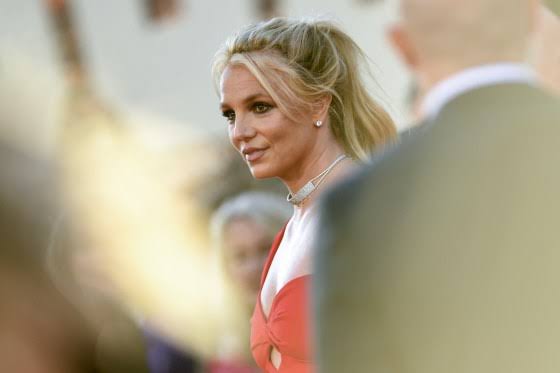 Britney Spears voluntarily checks into treatment facility