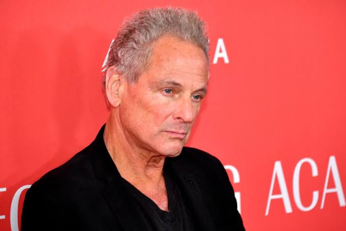 Lindsey Buckingham, former guitarist for Fleetwood Mac, attacked by a woman in Santa Monica