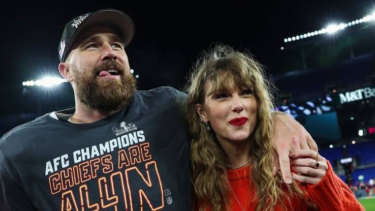 Taylor Swift proved she and Travis Kelce are couple goals at the iHeartRadio Music Awards