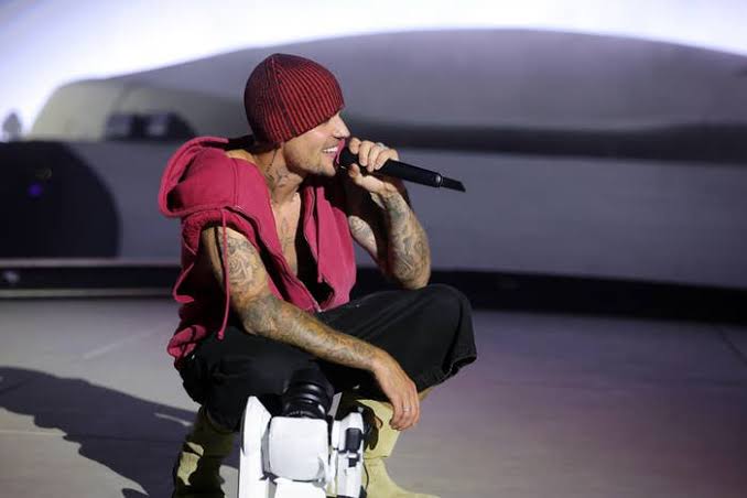 Justin Bieber Seemingly Shaded Usher On Stage At Coachella — And You Probably Missed It