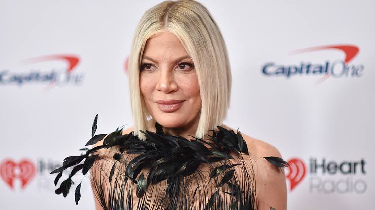 'Beverly Hills, 90210' star Tori Spelling and several children involved in car crash in Temecula, California, authorities say