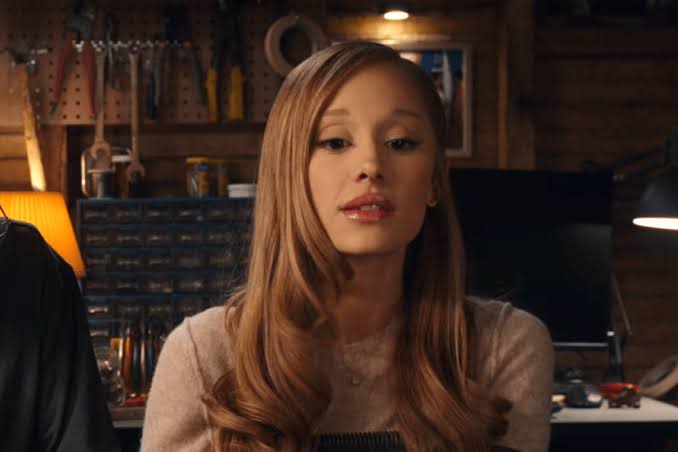 ‘Focker In-Law’ Trailer: Ariana Grande Infiltrates Ben Stiller and Robert De Niro’s Dysfunctional Family