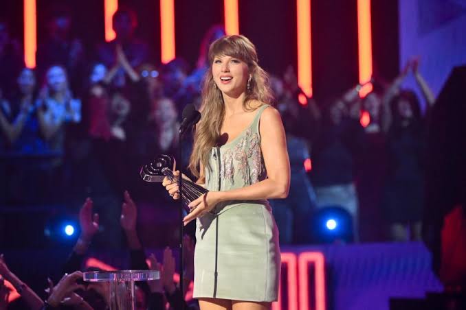 Taylor Swift Takes Home 2026 iHeartRadio Music Award for Artist of the Year