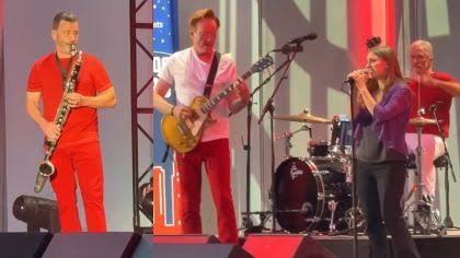 Jon Stewart, Conan O’Brien, and Jimmy Kimmel Help Abbey Romeo Cover White Stripes: Watch