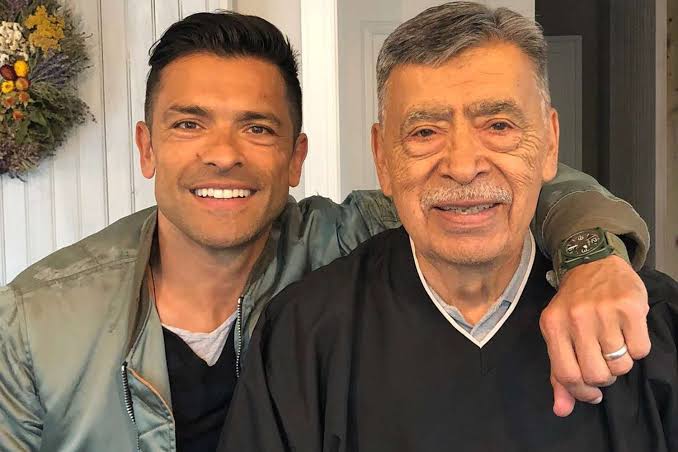 Mark Consuelos emotionally announces death of his father, Kelly Ripa calls him 'greatest person'