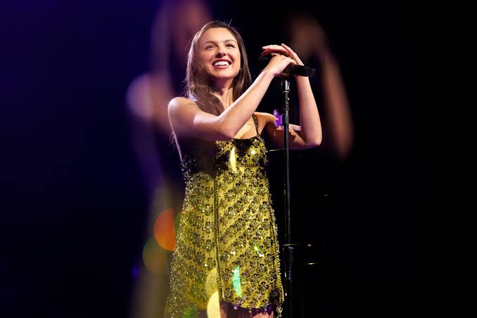 Here’s What It Was Like When Olivia Rodrigo Popped Up at a Brooklyn Open Mic