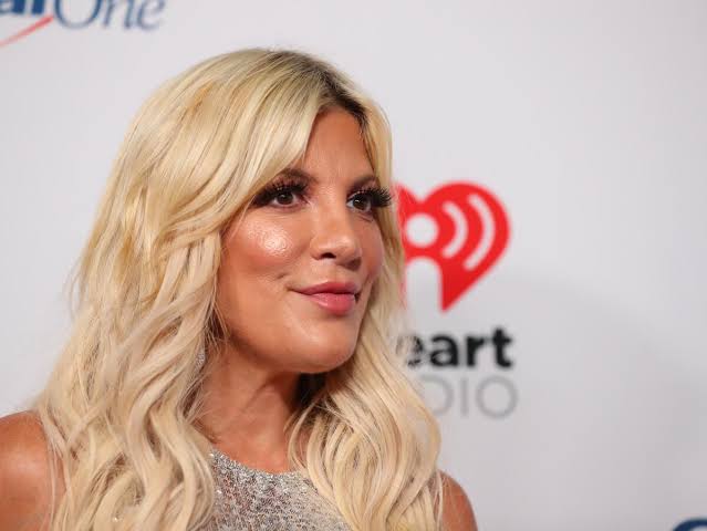 Tori Spelling and four of her children injured in car crash