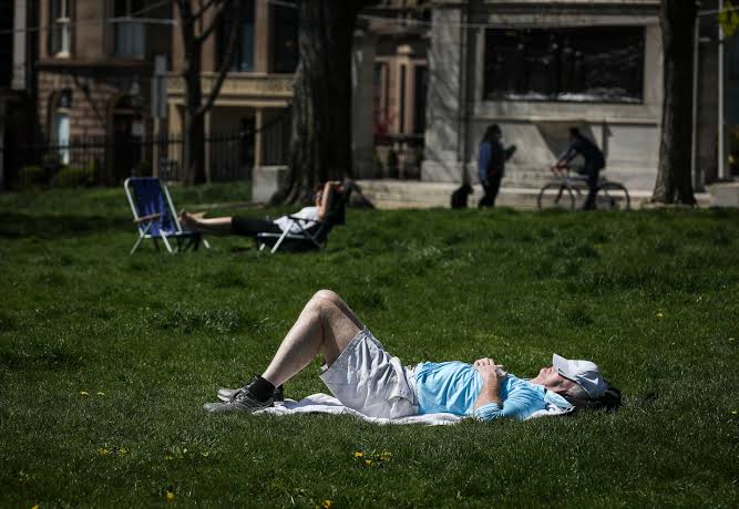 Is your ‘power nap’ a warning sign? New research connects daily snoozing to health issues.